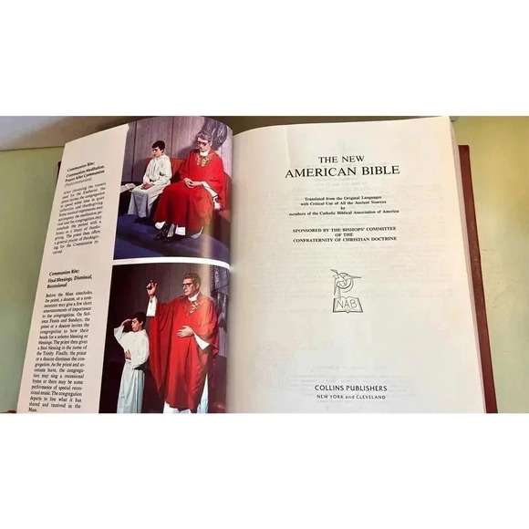 New American Holy Bible Catholic Edition Red Leather Bound 1970’s large heavy gi - Picture 7 of 15